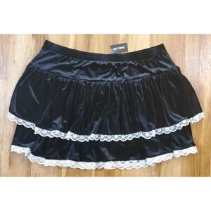 HOT TOPIC Thorn & Fable Black Velvet Tier White Lace Skirt Plus Size 3
